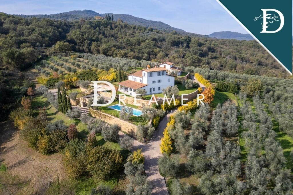 Villa en Florencia, Italia, 652.67 m² - imagen 1