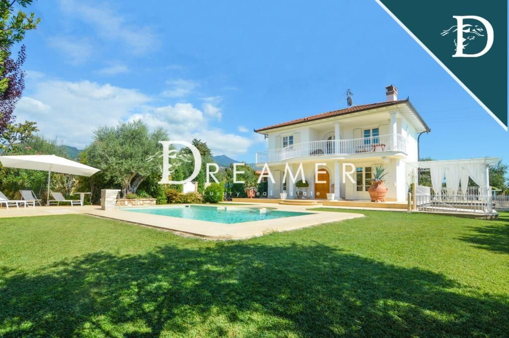 Villa à Pietrasanta, Italie, 275.28 m² - image 1