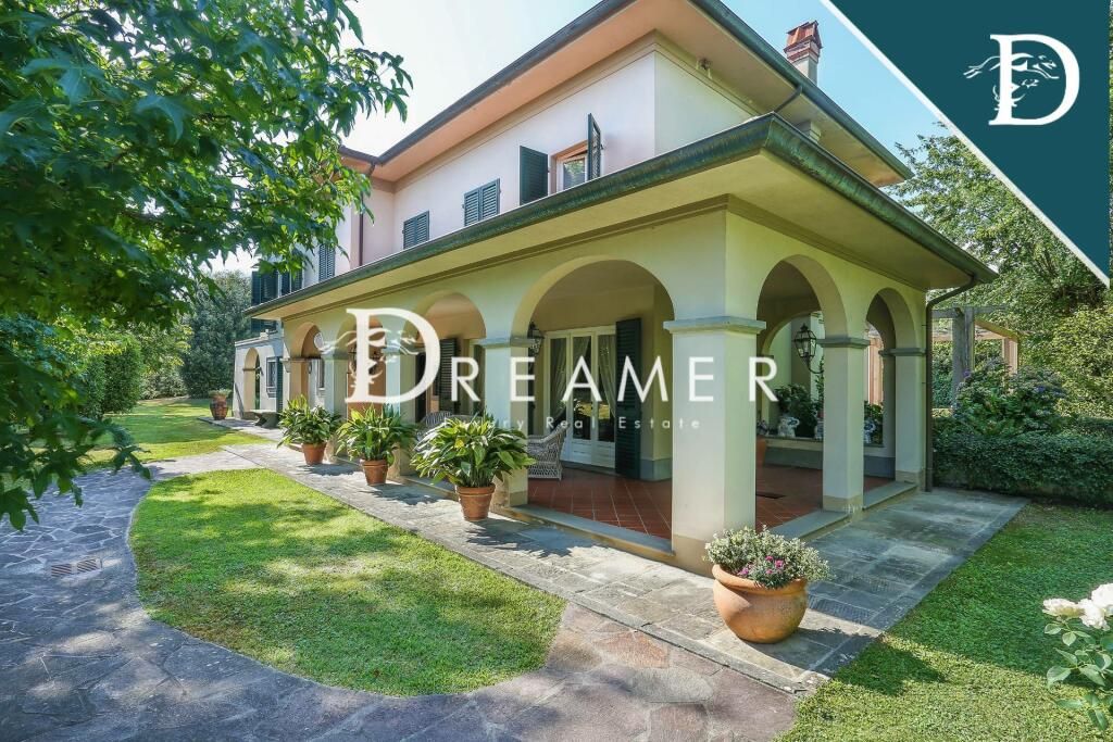 Villa in Capannori, Italy, 467.51 m² - picture 1