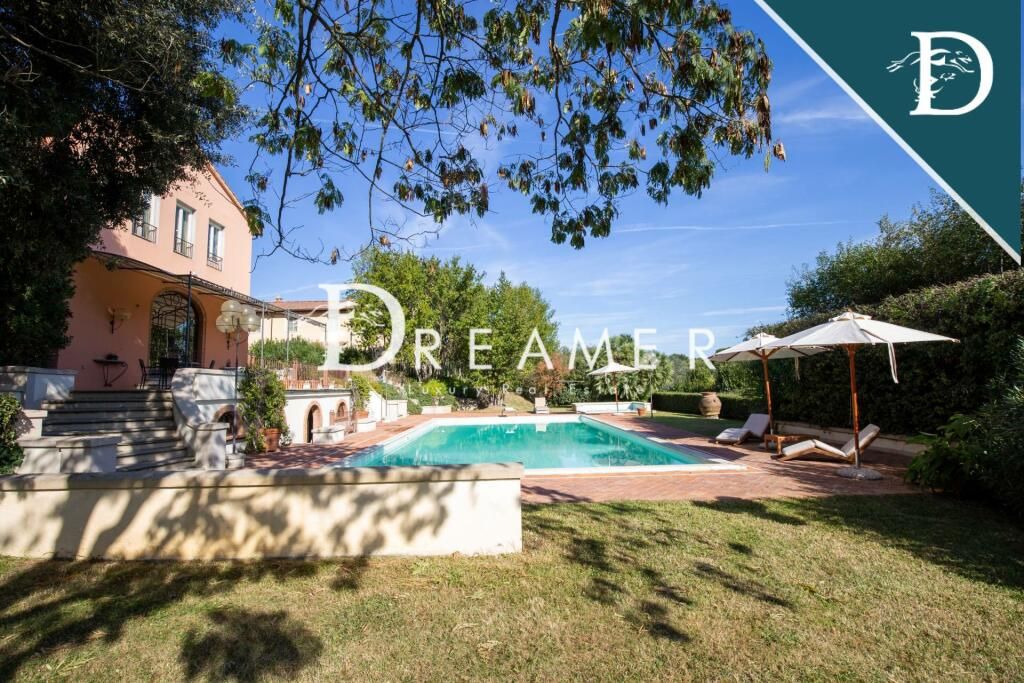 Villa Fucecchio, Italy, 1 601.65 m² - picture 1