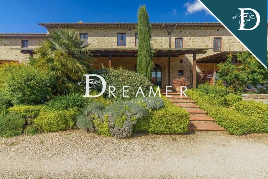 Villa in Siena, Italy, 850.86 m² - picture 1