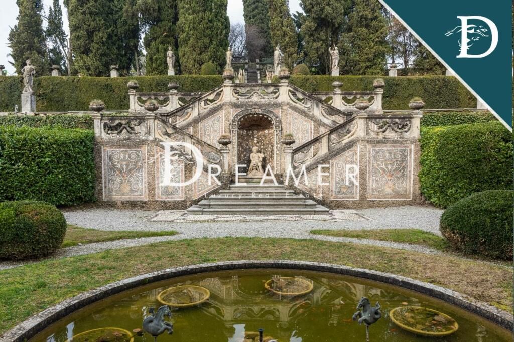Villa in Lecco, Italien, 4 404.57 m² - Foto 1