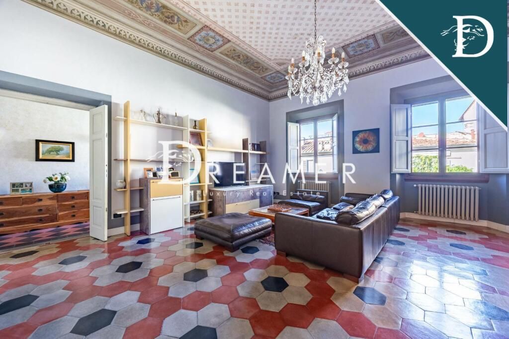 Appartement à Florence, Italie, 240.22 m² - image 1