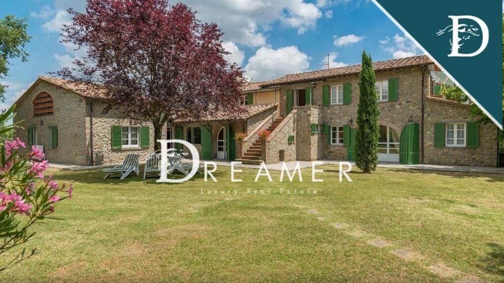 Villa in Cortona, Italy, 450.49 m² - picture 1