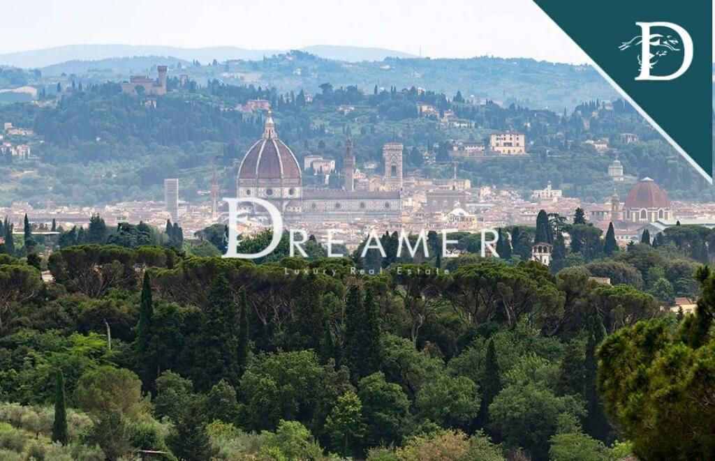 Villa en Florencia, Italia, 550.56 m² - imagen 1