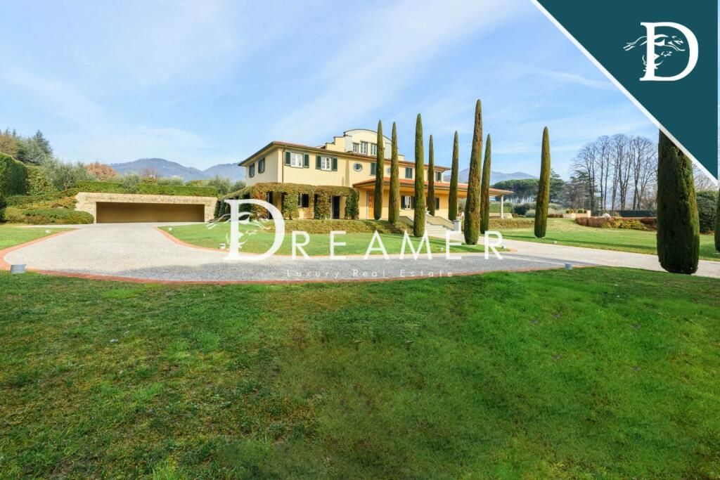 Villa à Capannori, Italie, 700.76 m² - image 1