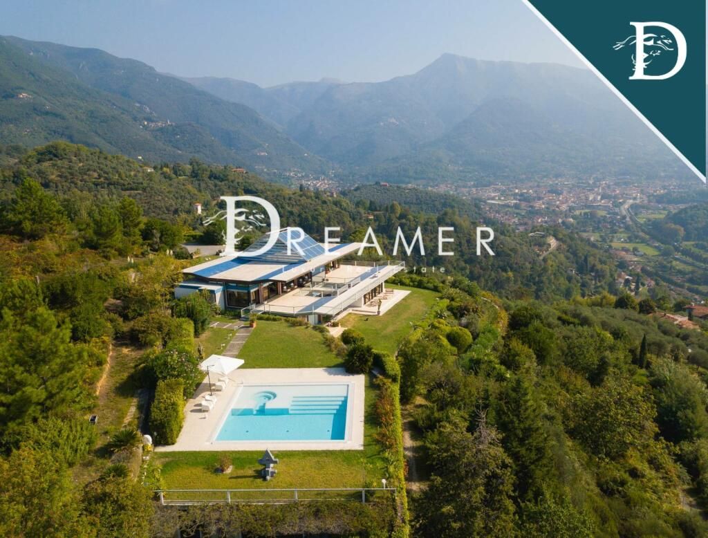 Villa in Camaiore, Italy, 740.75 m² - picture 1