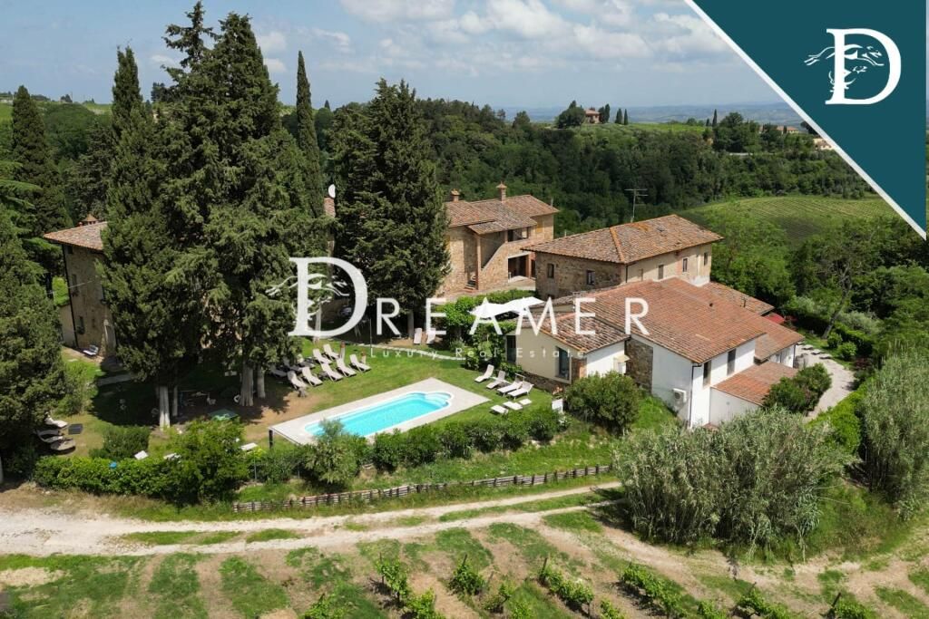 Villa in San Gimignano, Italy, 660.67 m² - picture 1