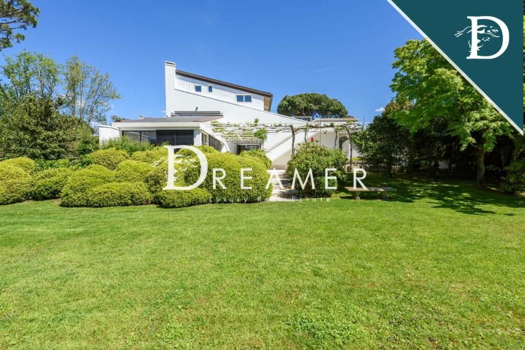 Villa in Forte dei Marmi, Italy, 594.64 m² - picture 1