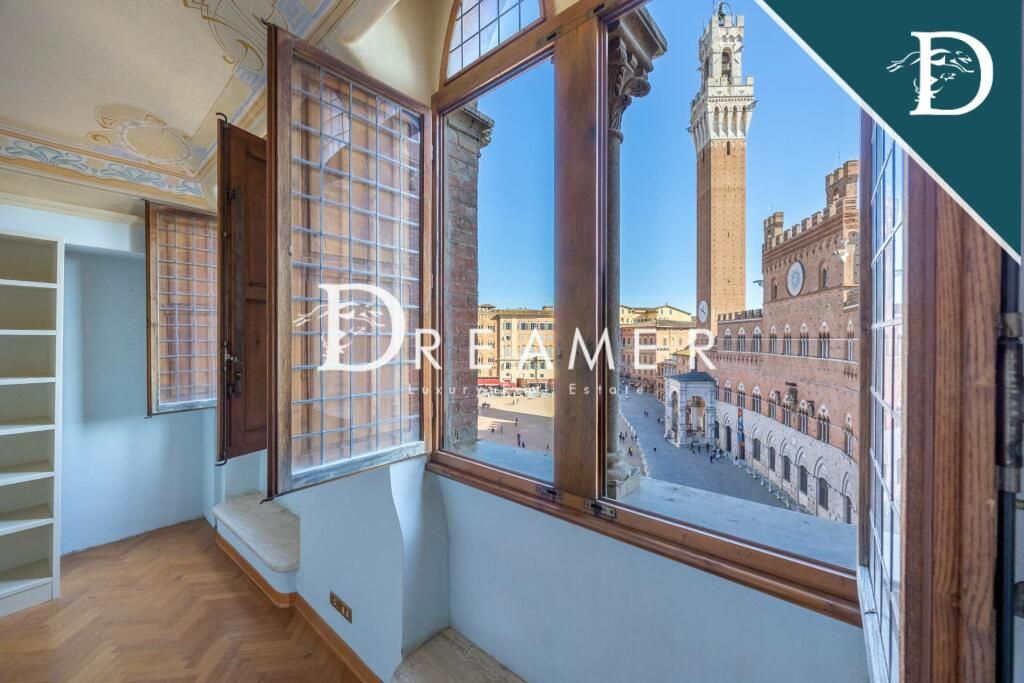 Apartment in Siena, Italy, 240.22 m² - picture 1