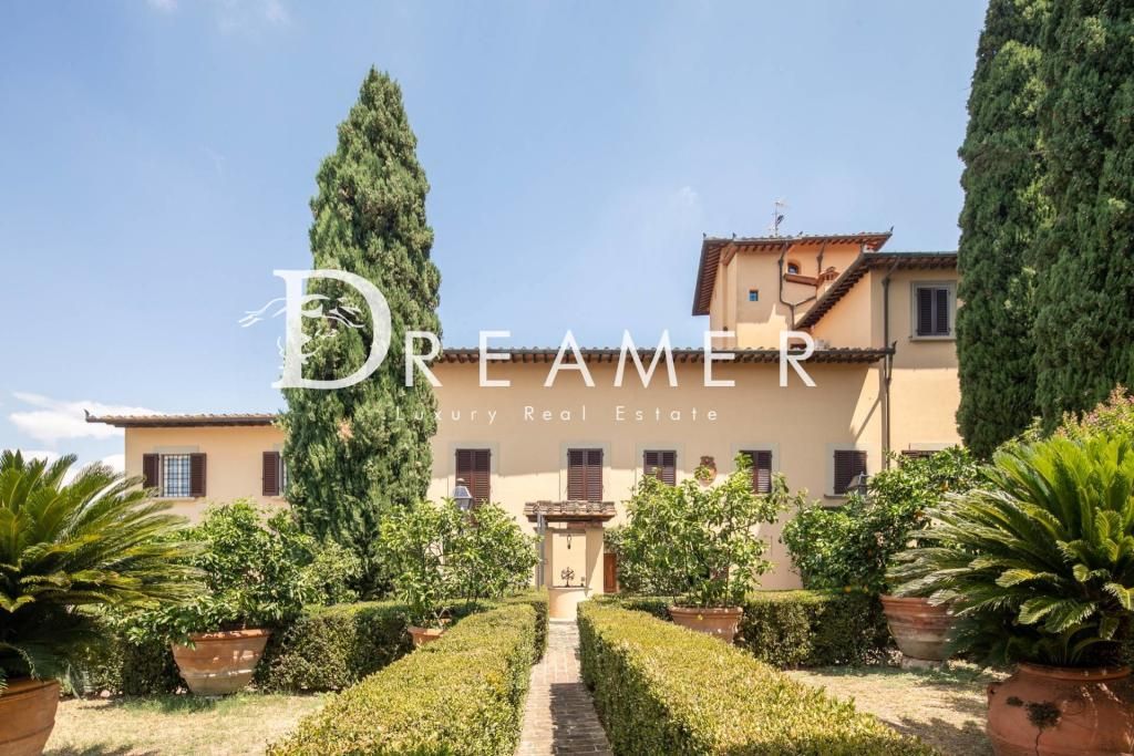 Villa Signa, Italy, 1 601.65 m² - picture 1