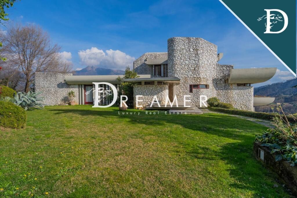 Villa in Camaiore, Italy, 843.88 m² - picture 1