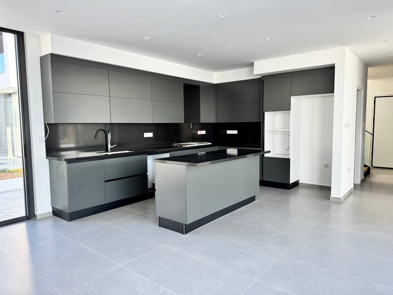 Villa in Yenibogazici, Cyprus, 235 m² - picture 1