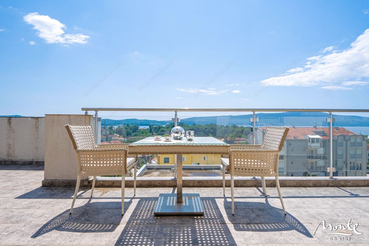Penthouse in Tivat, Montenegro, 116 m² - Foto 1
