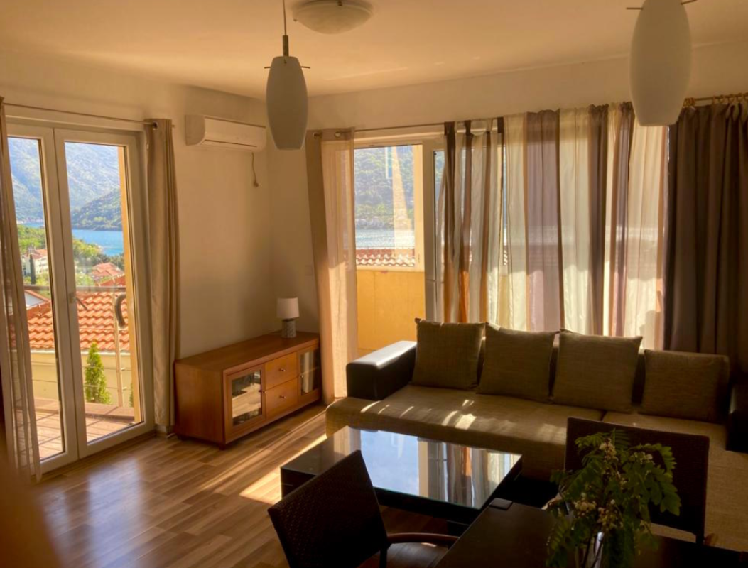 Appartement à Kamenari, Monténégro, 68 m² - image 1