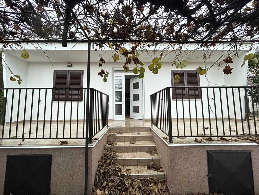 Casa en Sutomore, Montenegro, 99 m² - imagen 1