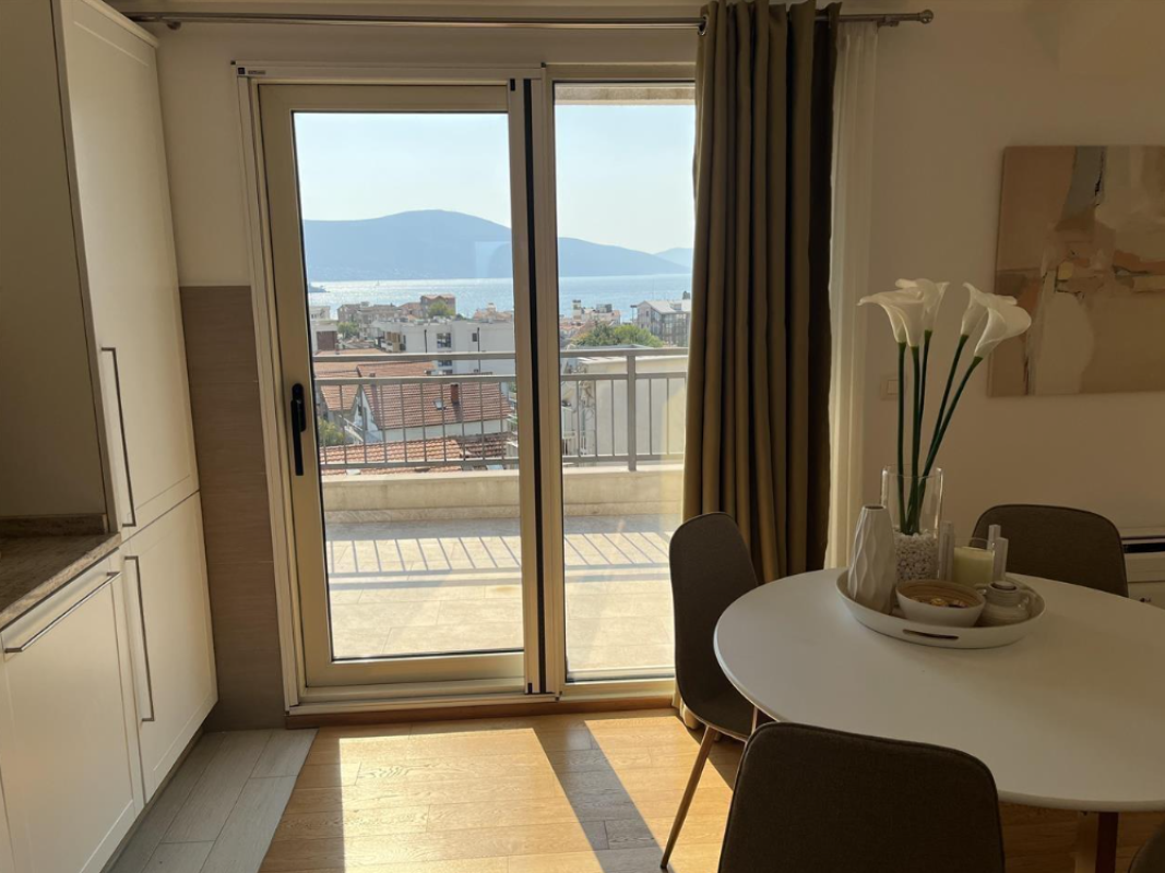Flat in Tivat, Montenegro, 99 m² - picture 1