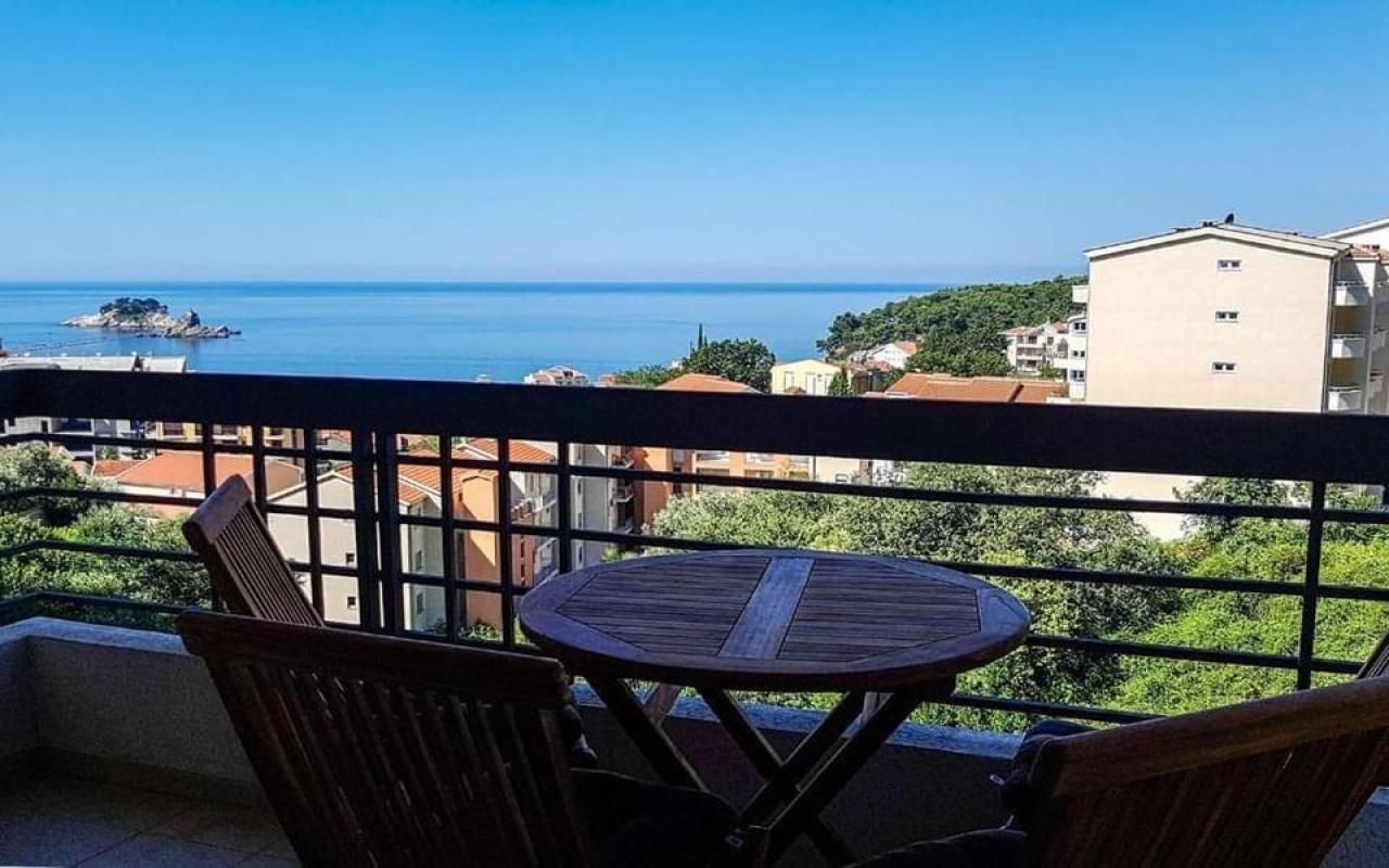 Flat in Petrovac, Montenegro, 55 m² - picture 1
