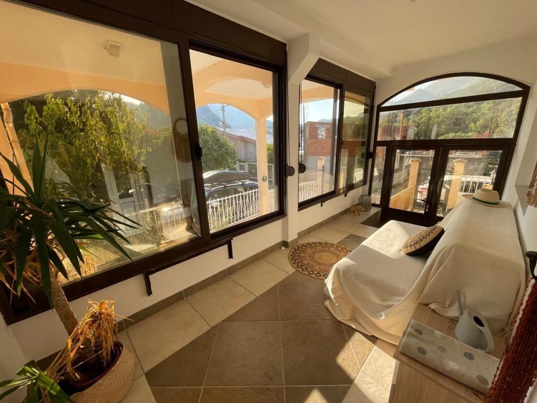 Piso en Sutomore, Montenegro, 108 m² - imagen 1