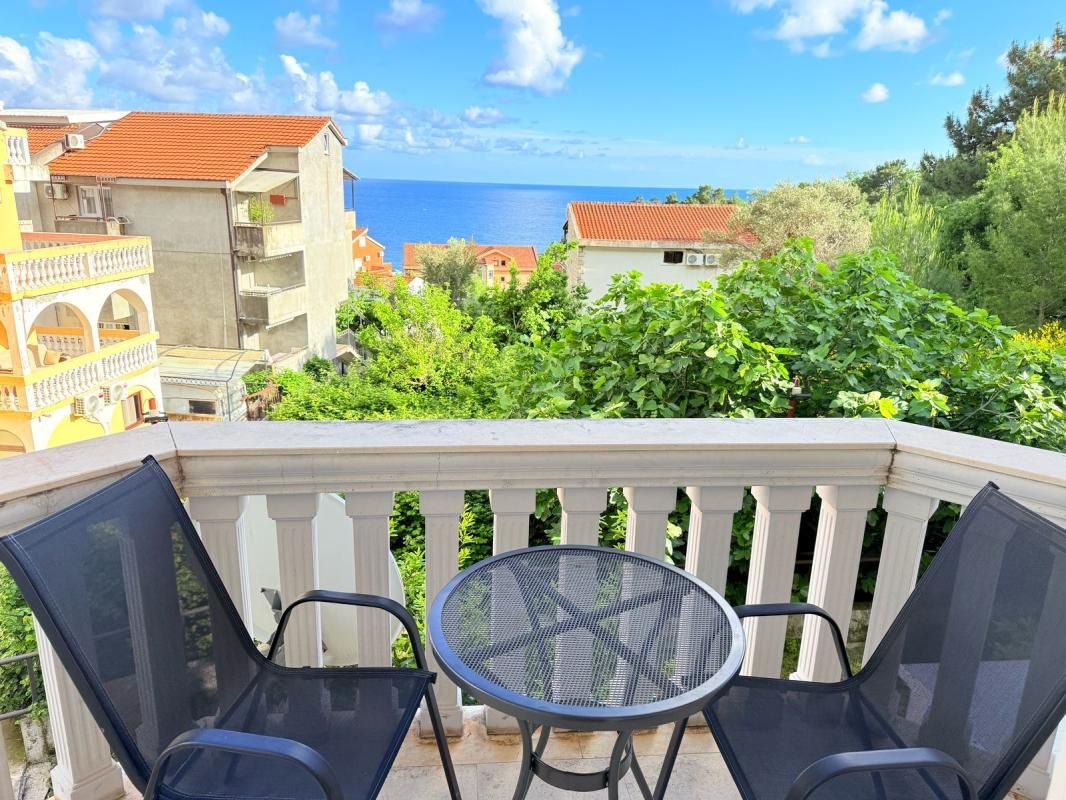Flat in Petrovac, Montenegro, 36 m² - picture 1