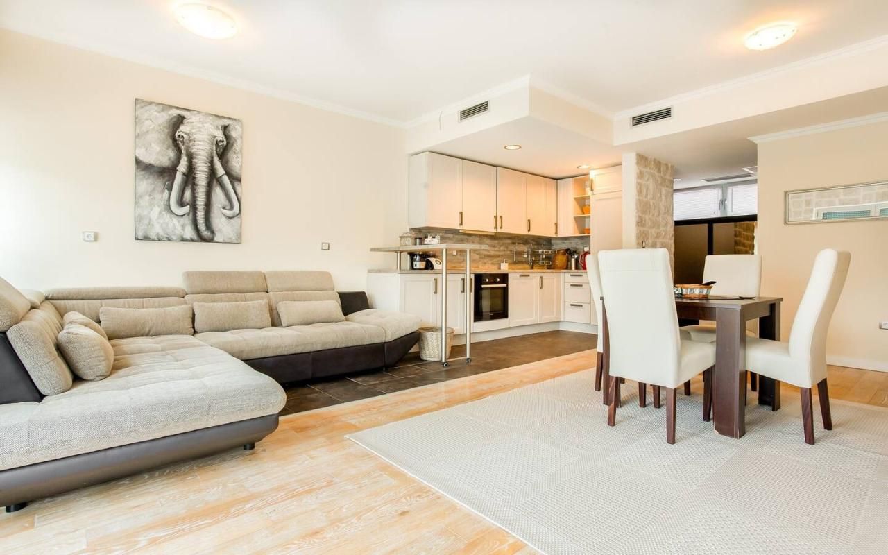 Piso en Dobrota, Montenegro, 76 m² - imagen 1