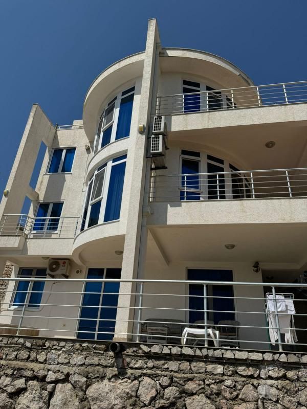 Casa en Dobra Voda, Montenegro, 300 m² - imagen 1