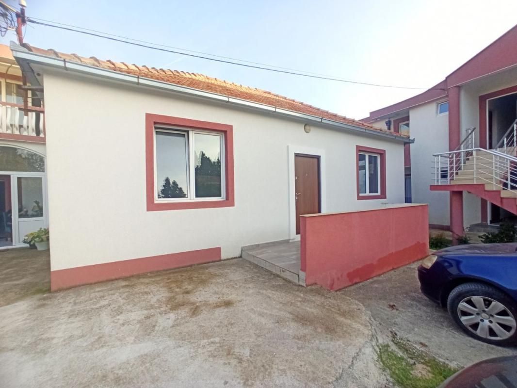 Casa en el Bar, Montenegro, 100 m² - imagen 1