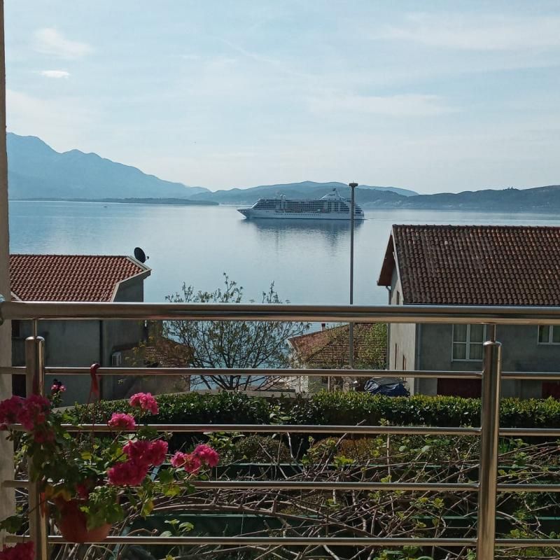 Flat in Bijela, Montenegro, 103 m² - picture 1