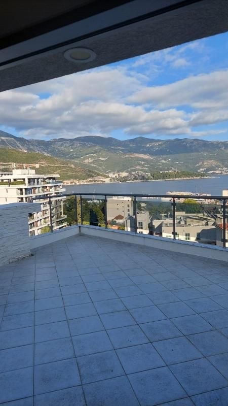 Piso en Budva, Montenegro, 100 m² - imagen 1