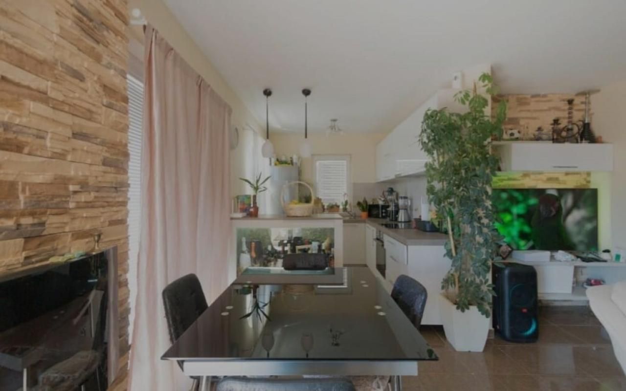 Piso en Kavač, Montenegro, 80 m² - imagen 1