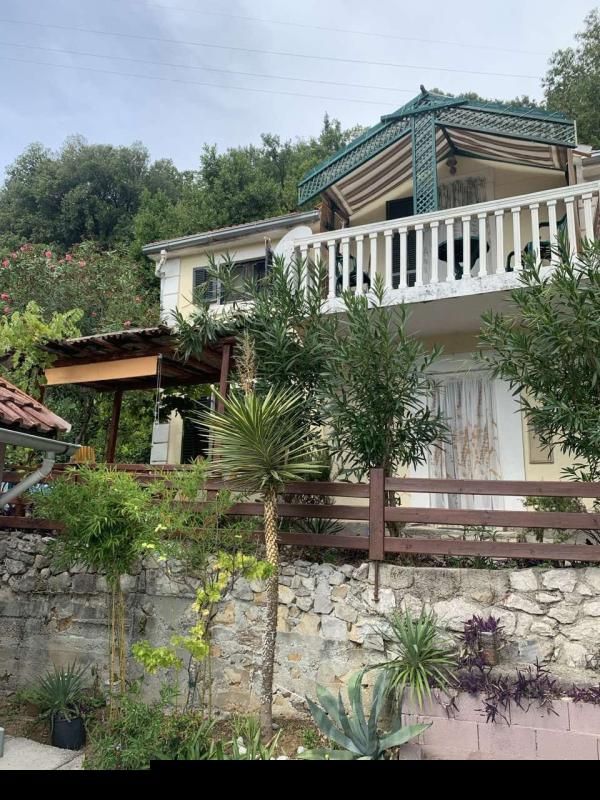 Haus in Kamenari, Montenegro, 118 m² - Foto 1