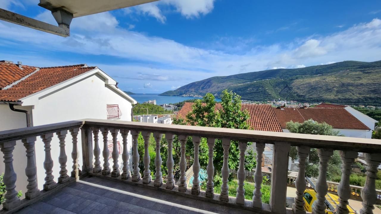 Flat in Igalo, Montenegro, 46 m² - picture 1