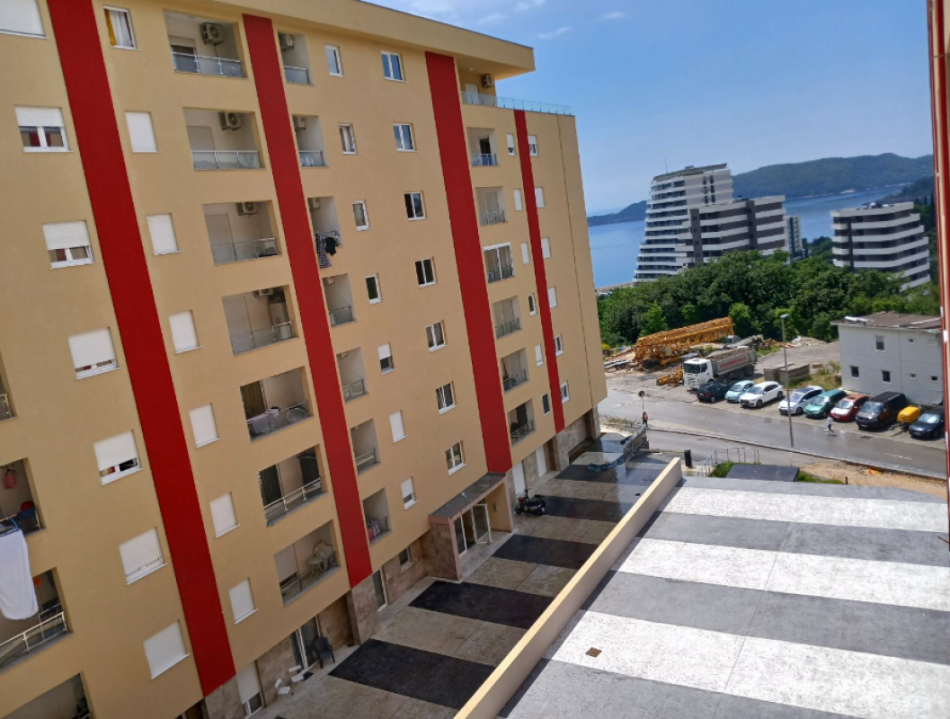 Flat in Becici, Montenegro, 31 m² - picture 1