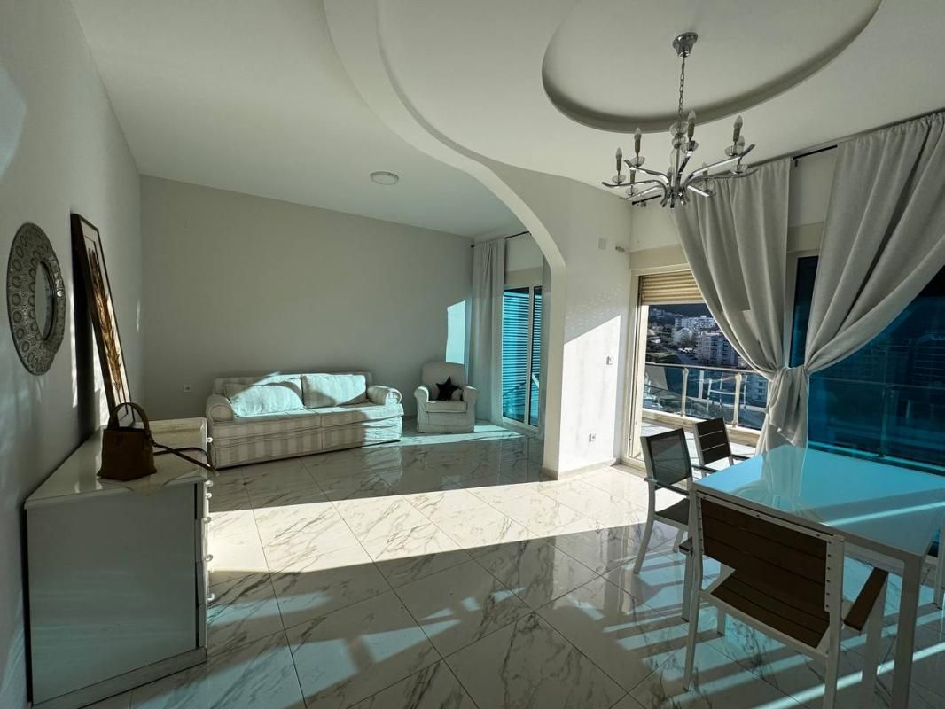 Piso en Becici, Montenegro, 82 m² - imagen 1