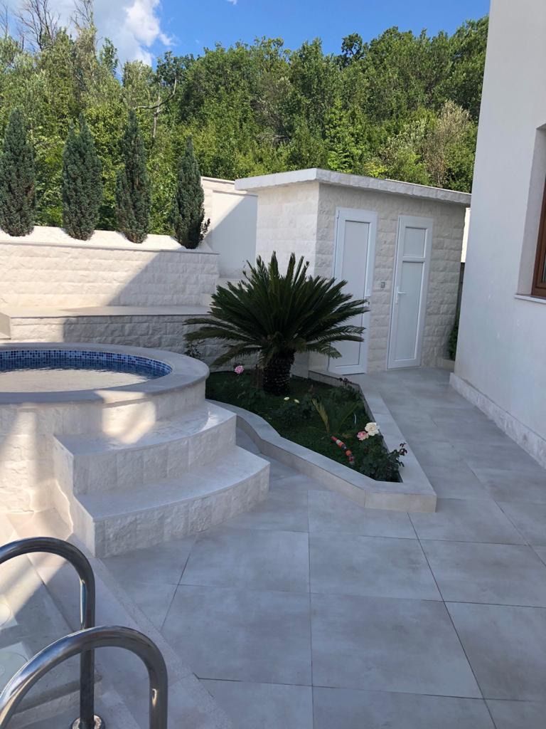 Casa en Herceg-Novi, Montenegro, 512 m² - imagen 1