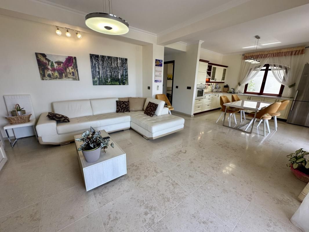 Flat in Petrovac, Montenegro, 113 m² - picture 1