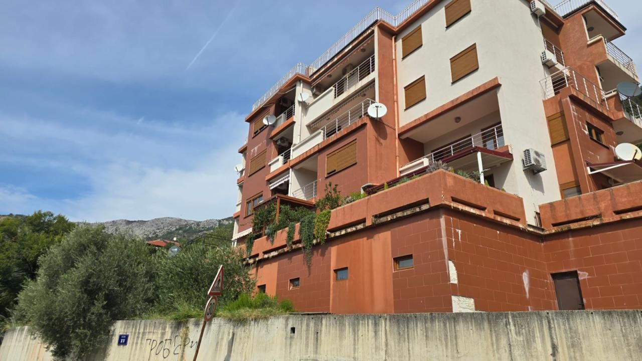 Appartement à Petrovac, Monténégro, 74 m² - image 1