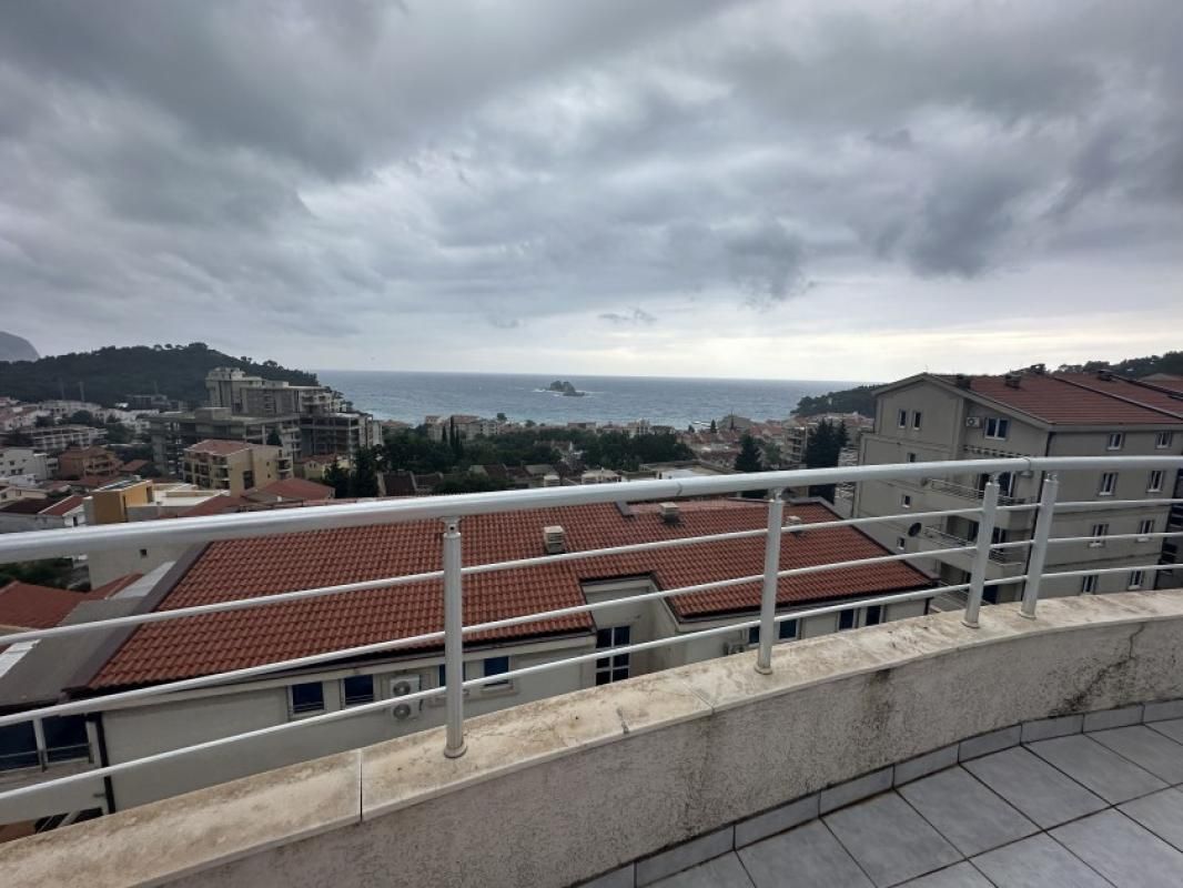 Flat in Petrovac, Montenegro, 85 m² - picture 1
