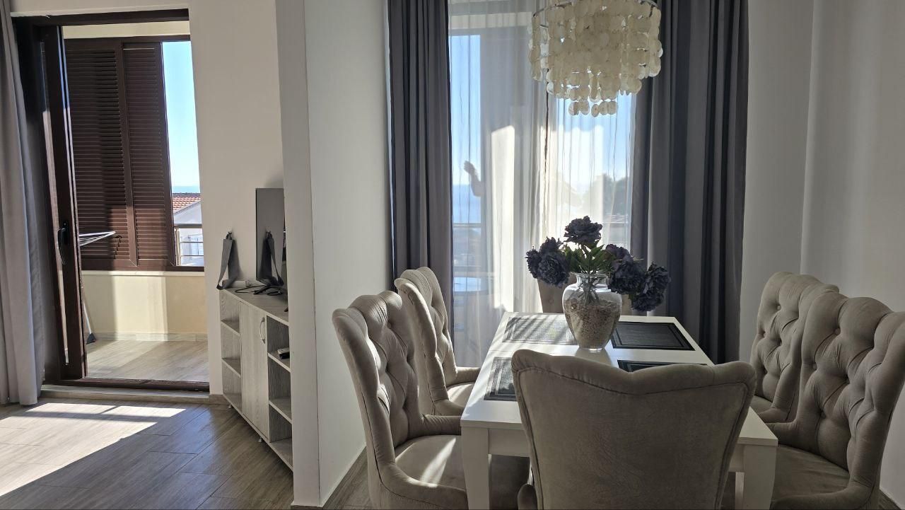 Flat in Petrovac, Montenegro, 79 m² - picture 1