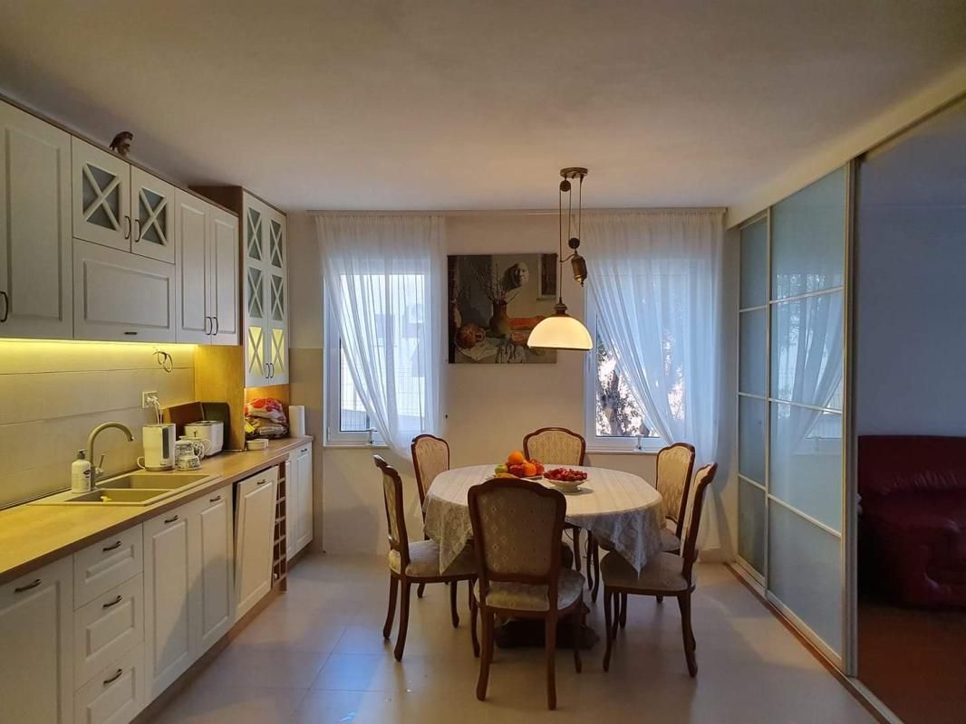 Flat in Petrovac, Montenegro, 121 m² - picture 1
