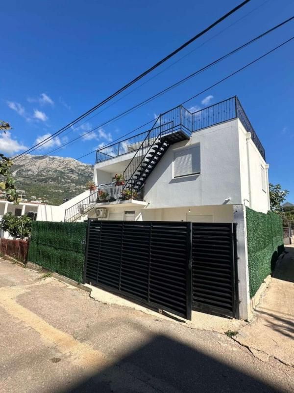 Haus in Dobra Voda, Montenegro, 180 m² - Foto 1