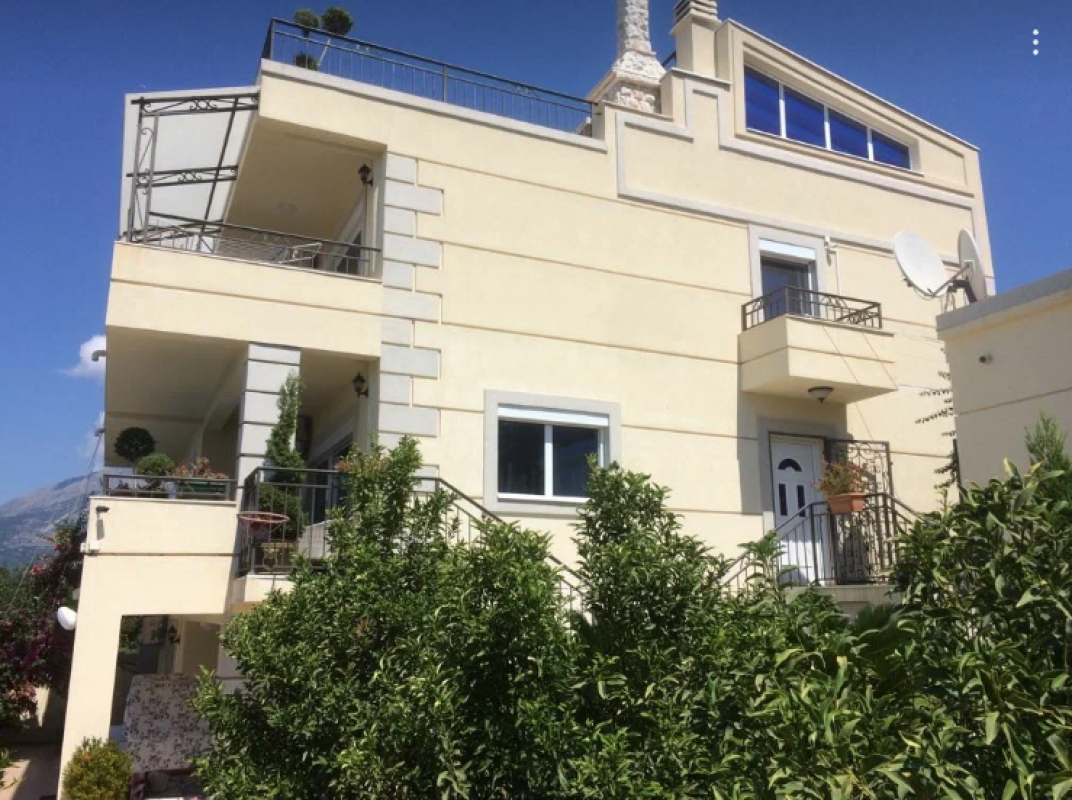 Haus in Utjeha, Montenegro, 330 m² - Foto 1