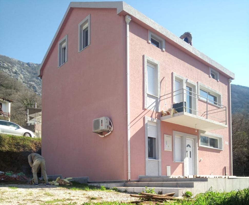 Casa en Sutomore, Montenegro, 210 m² - imagen 1