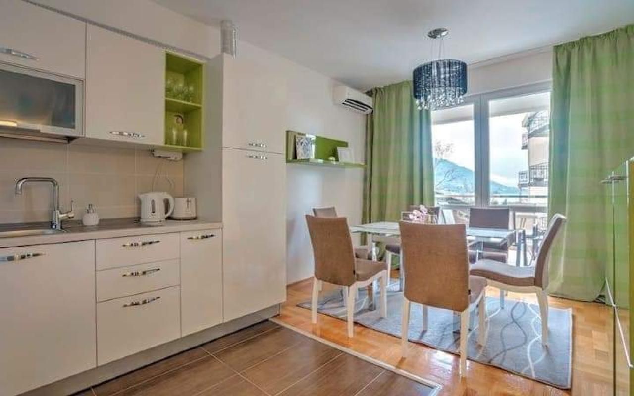 Wohnung in Becici, Montenegro, 90 m² - Foto 1