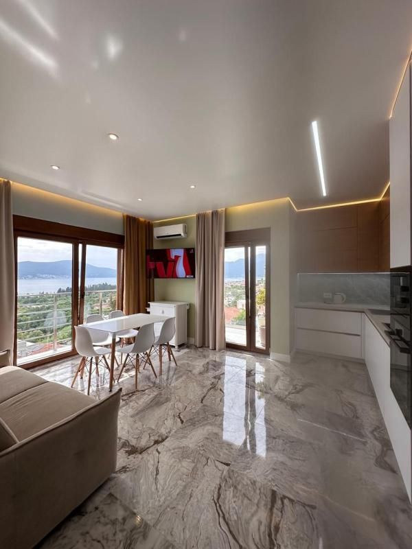 Appartement à Tivat, Monténégro, 68 m² - image 1