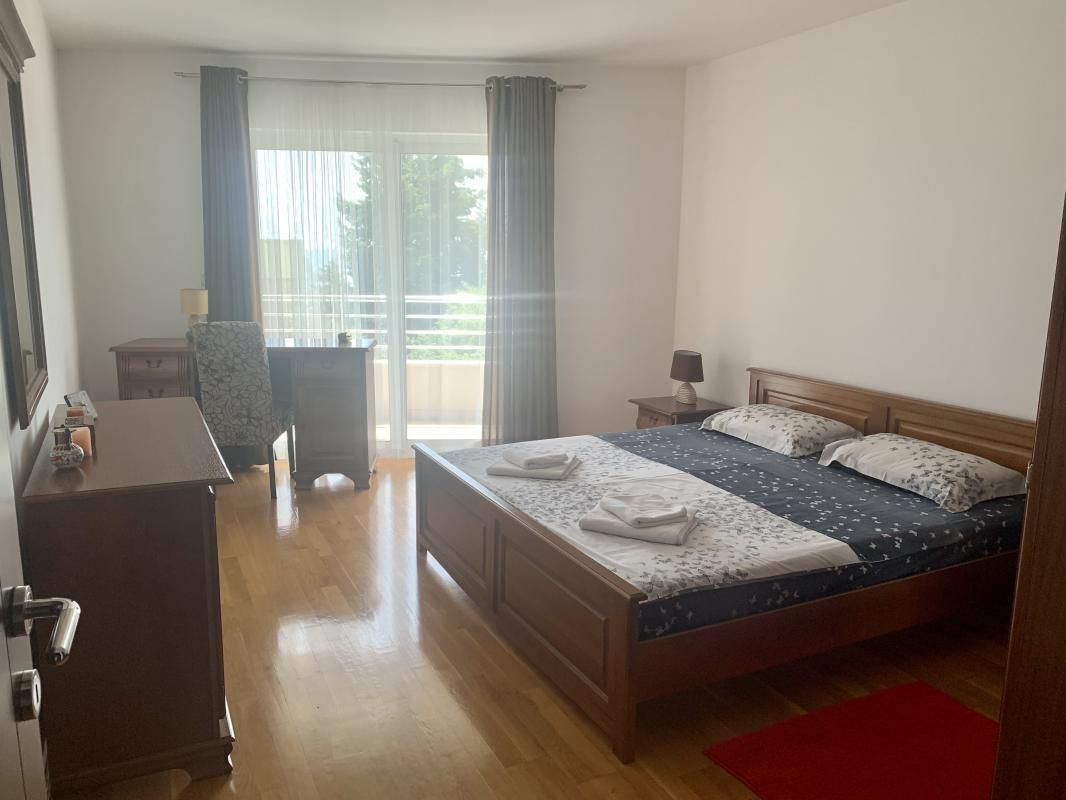 Flat in Petrovac, Montenegro, 119 m² - picture 1