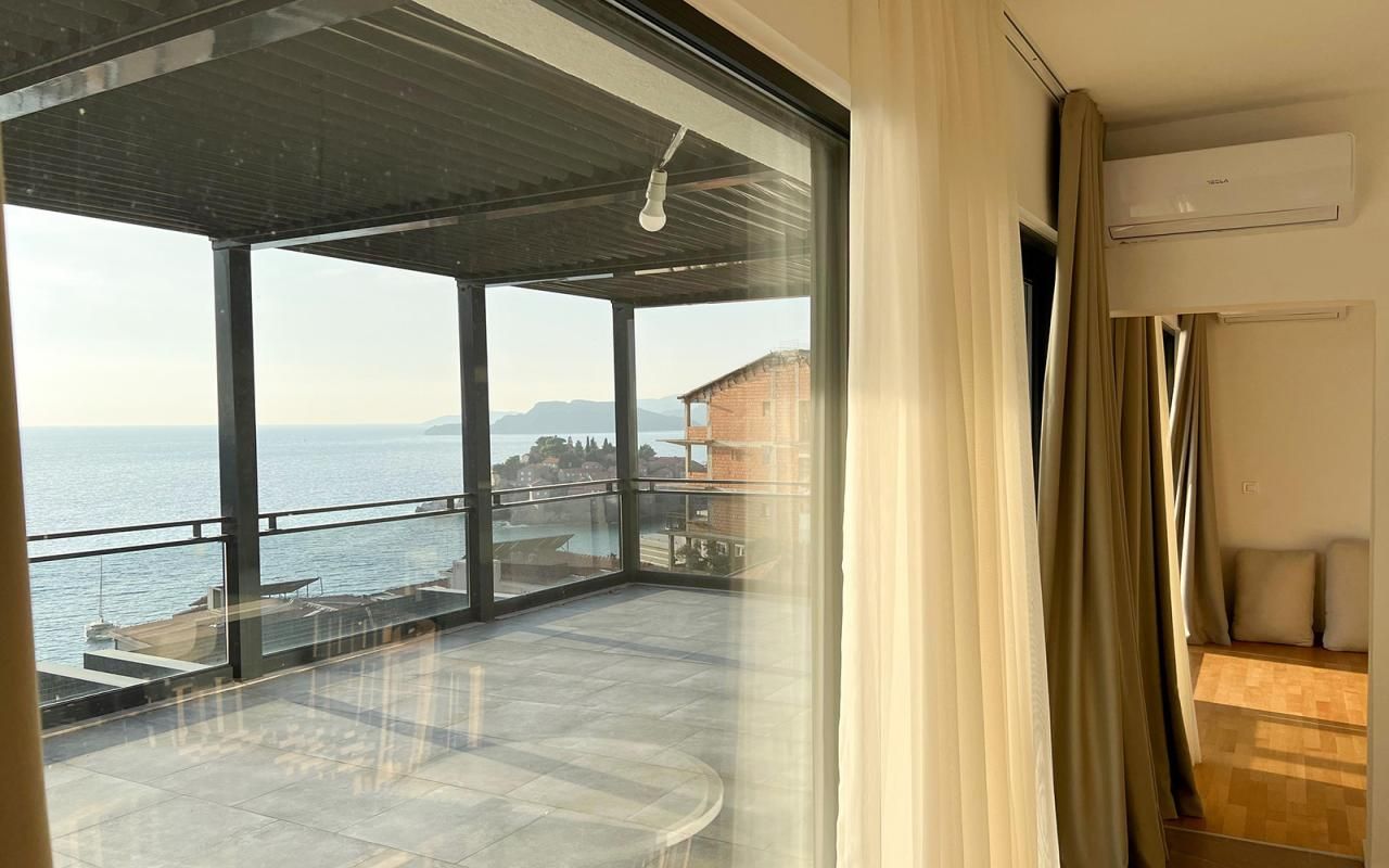 Piso en Sveti Stefan, Montenegro, 141 m² - imagen 1