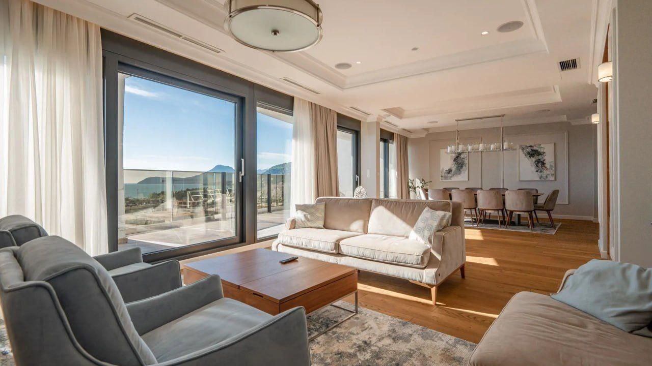 Flat in Bar, Montenegro, 237 m² - picture 1