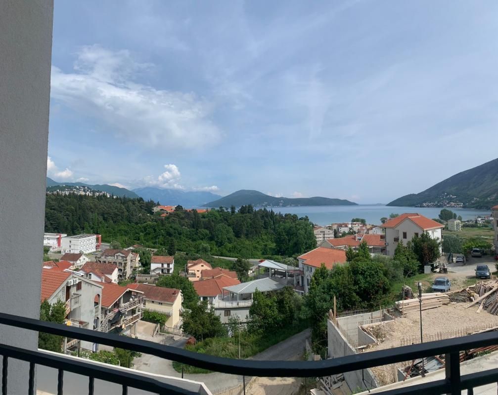 Flat in Igalo, Montenegro, 40 m² - picture 1