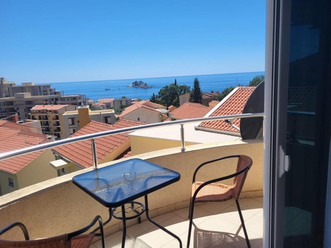 Flat in Petrovac, Montenegro, 60 m² - picture 1
